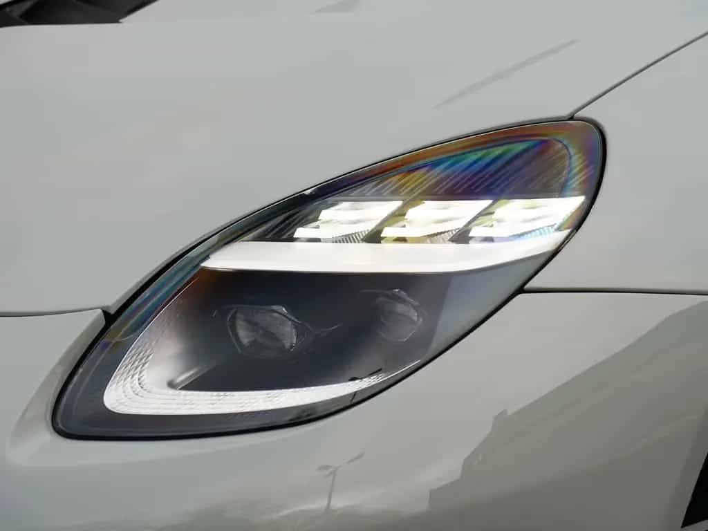Aston Martin Vanquish V12 Coupe Apex Grey / Phantom Grey null-photo-9