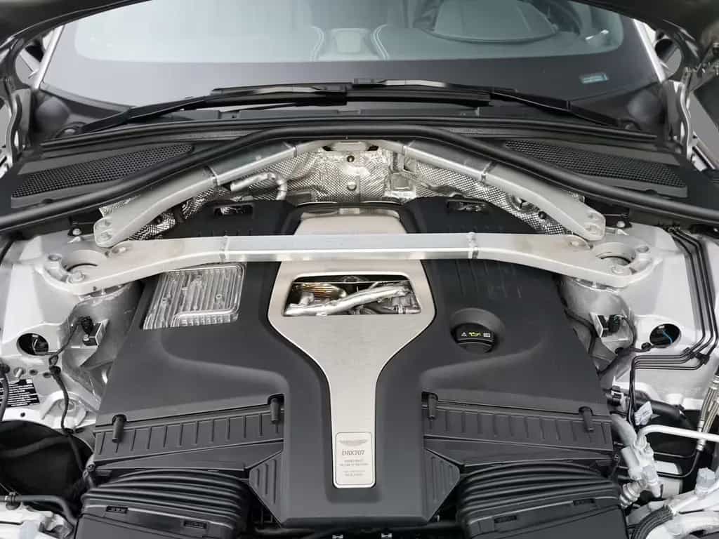 Aston Martin DBX 707 Aluminite Silver / Onyx Black 08/2024-photo-16