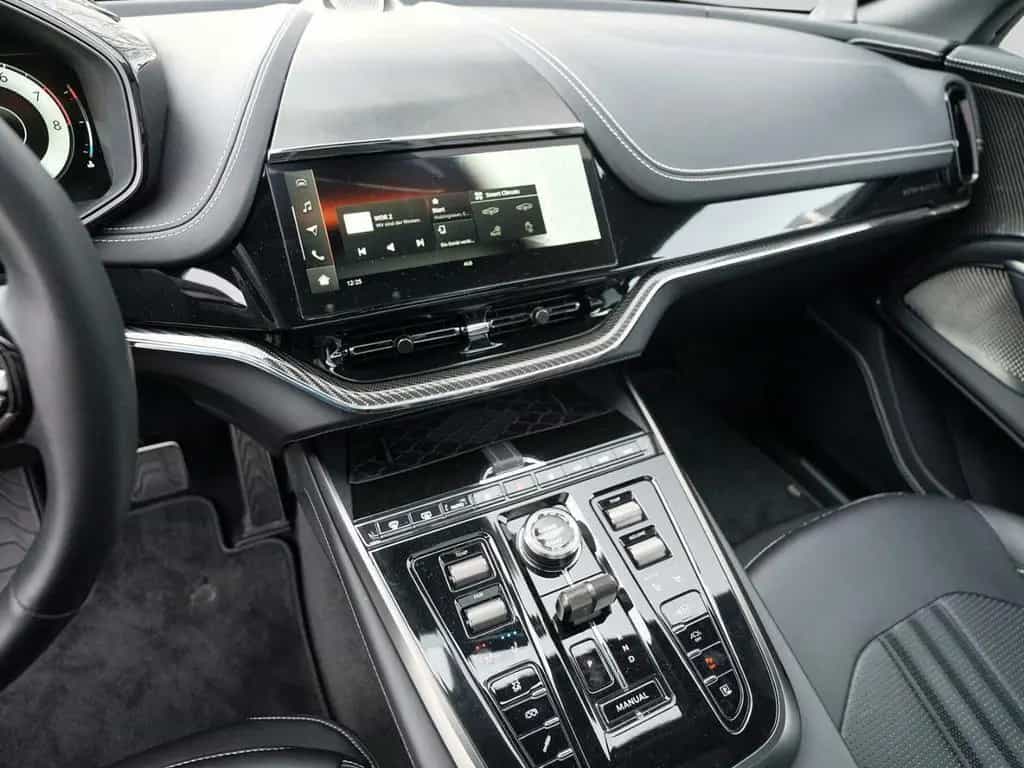 Aston Martin DBX 707 Aluminite Silver / Onyx Black 08/2024-photo-23