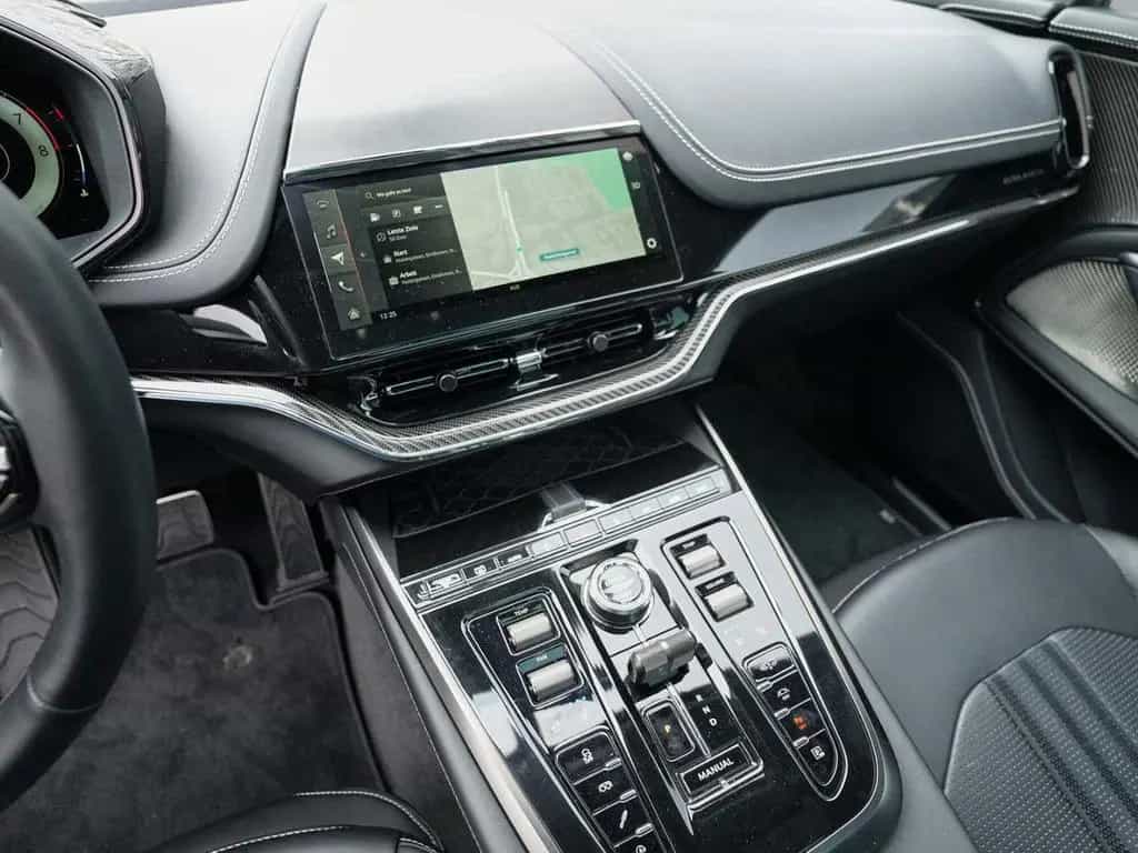 Aston Martin DBX 707 Aluminite Silver / Onyx Black 08/2024-photo-24
