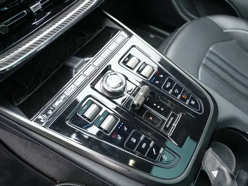Aston Martin DBX 707 Aluminite Silver / Onyx Black 08/2024-photo-26