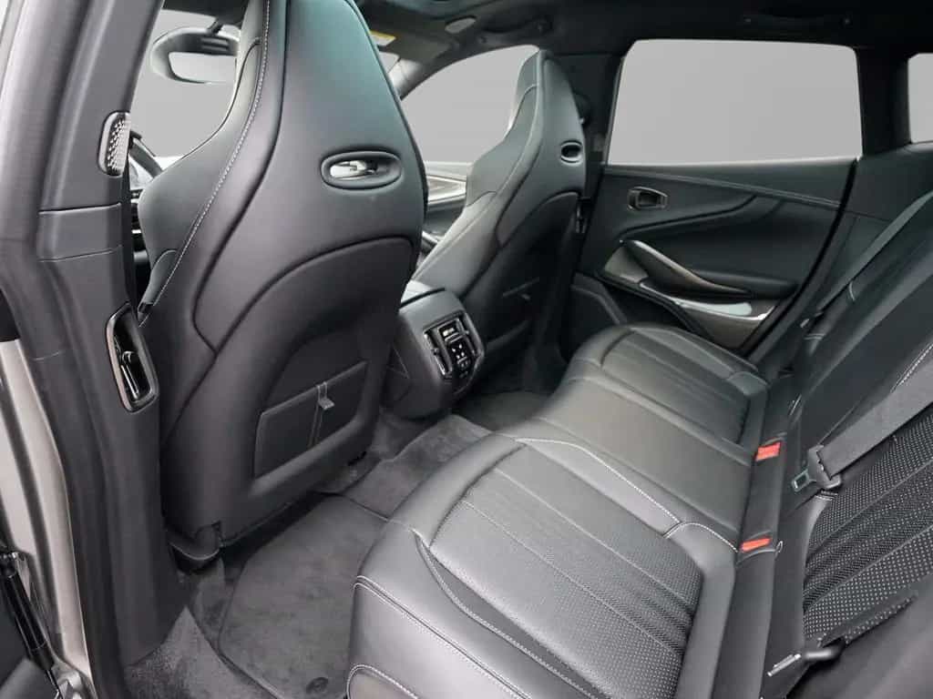 Aston Martin DBX 707 Aluminite Silver / Onyx Black 08/2024-photo-28