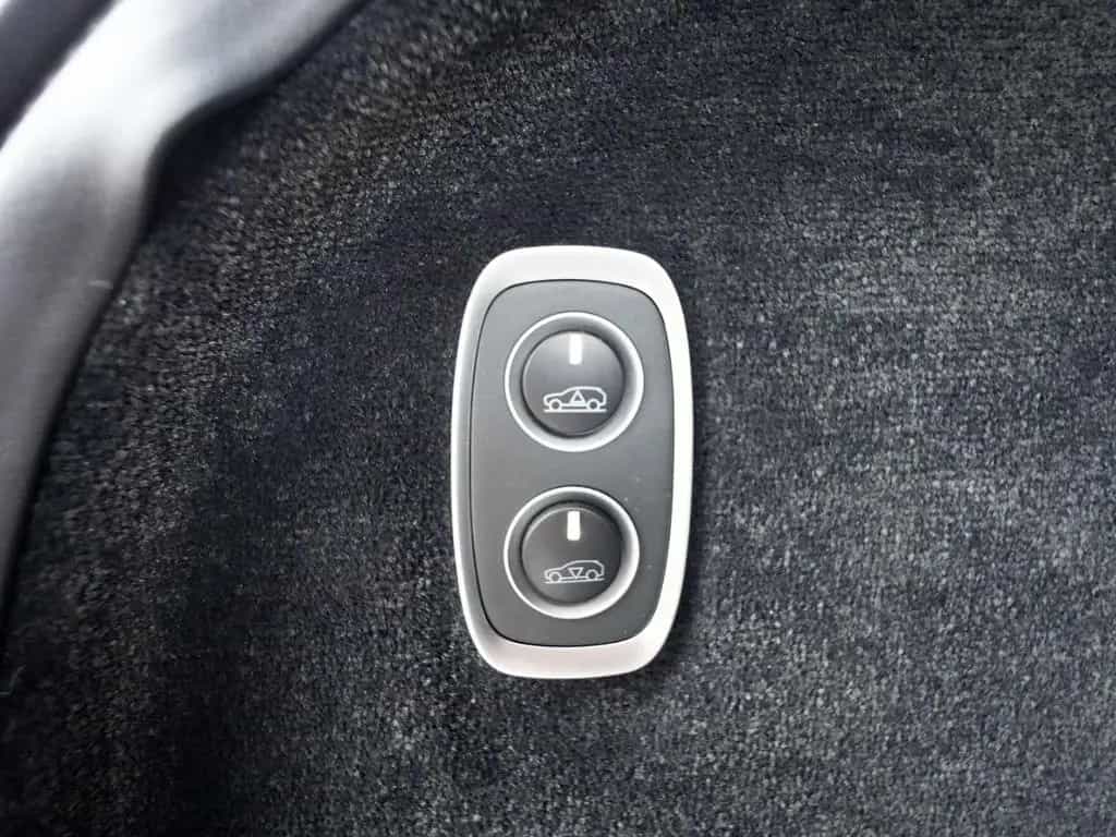 Aston Martin DBX 707 Aluminite Silver / Onyx Black 08/2024-photo-32