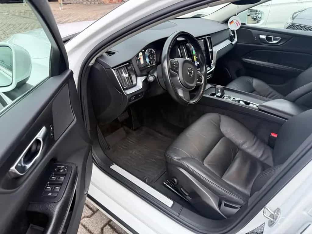 Volvo V60 Kombi Core 04/2022-photo-2
