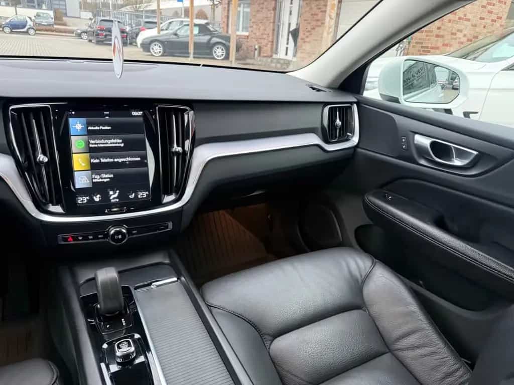 Volvo V60 Kombi Core 04/2022-photo-6