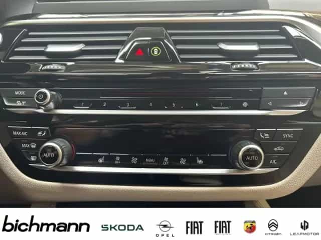 BMW 530 i Luxury Line Sport-FW Leder LED NAV Kli2 07/2017-photo-11