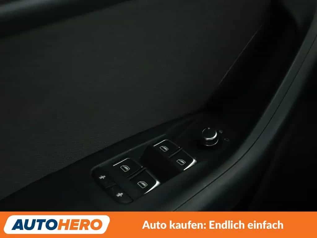 Audi Q3 1.4 TFSI Sport*NAVI*XENON*PDC*SHZ*BT*RADIO* 12/2017-photo-33
