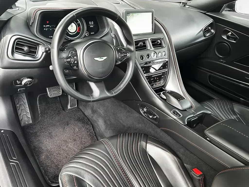Aston Martin DB11 V8 Coupe Onyx Black Pure Black Carbon Twill 07/2017-photo-2
