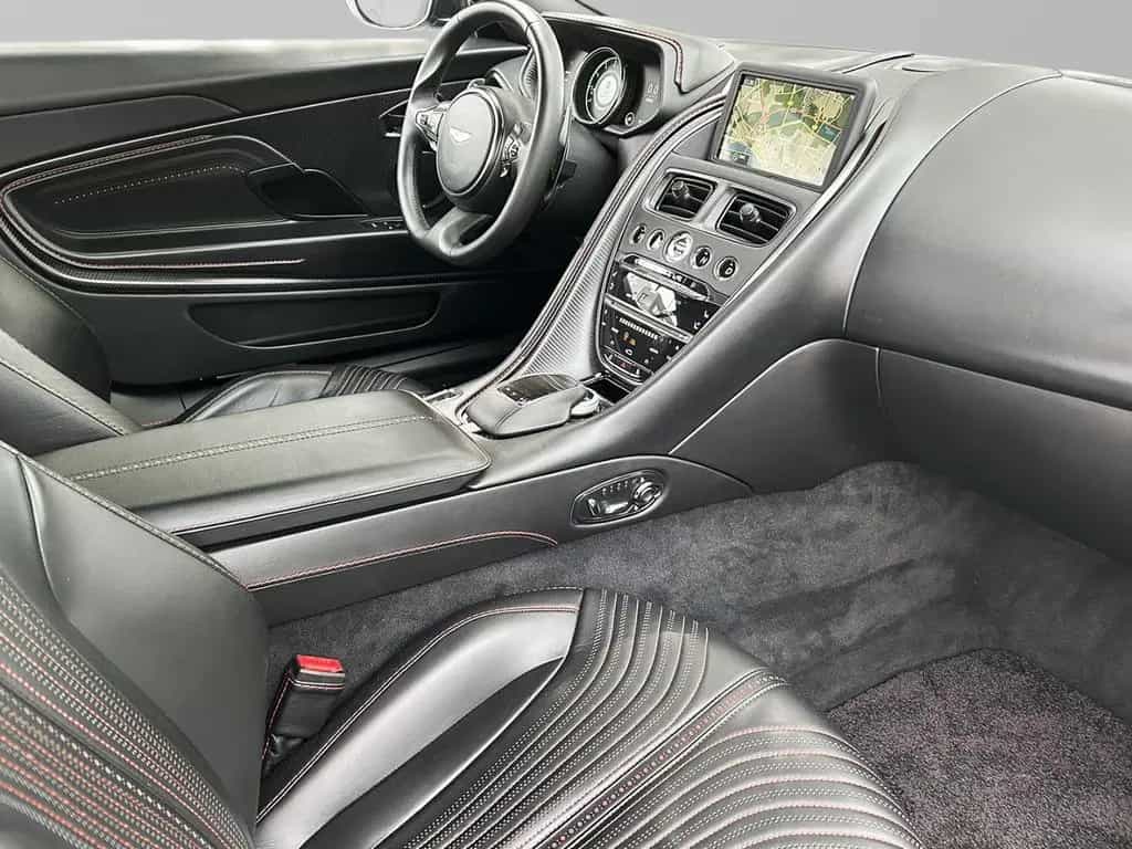 Aston Martin DB11 V8 Coupe Onyx Black Pure Black Carbon Twill 07/2017-photo-20
