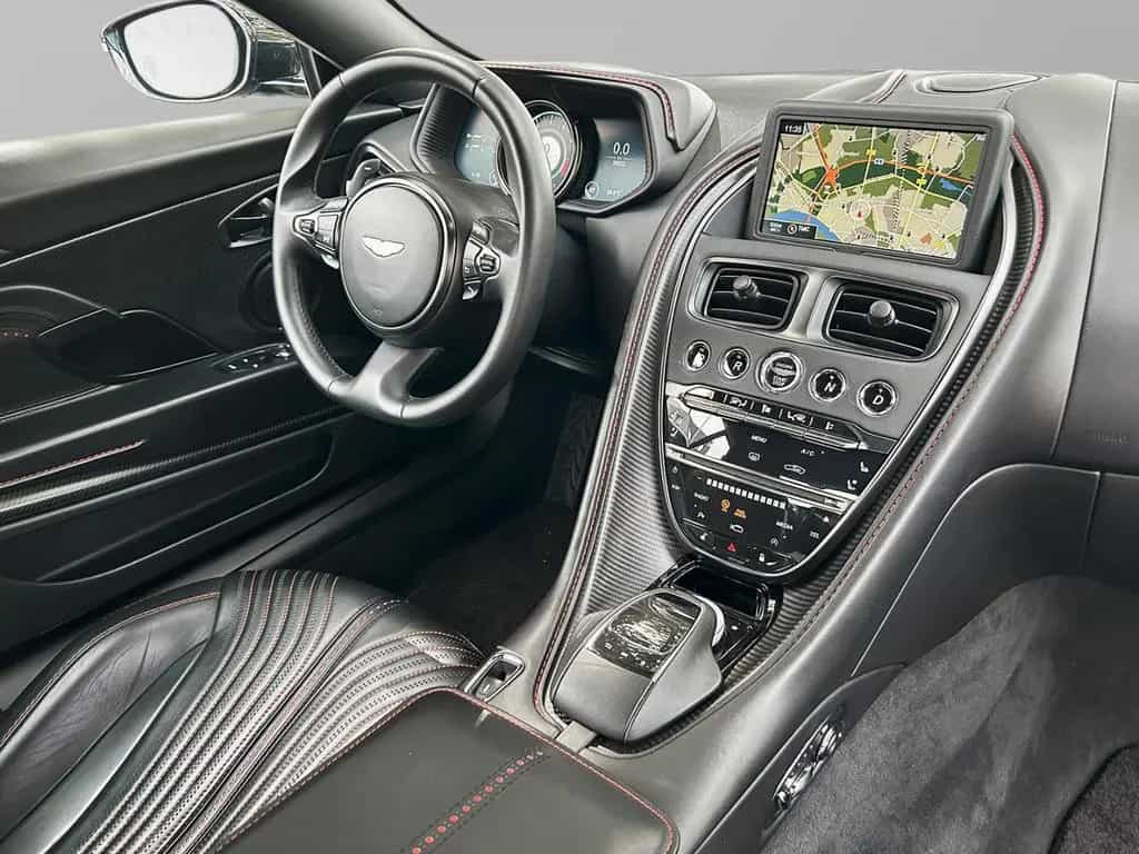 Aston Martin DB11 V8 Coupe Onyx Black Pure Black Carbon Twill 07/2017-photo-21