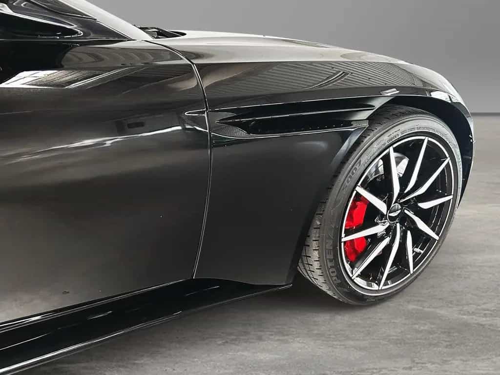 Aston Martin DB11 V8 Coupe Onyx Black Pure Black Carbon Twill 07/2017-photo-8
