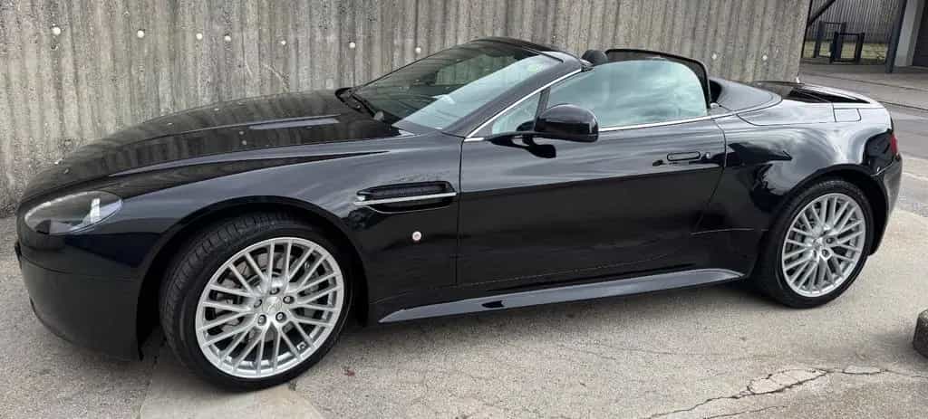 Aston Martin Cabrio V8 Vantage Roadster 4.7l Sportshift - 11/2011-photo-4