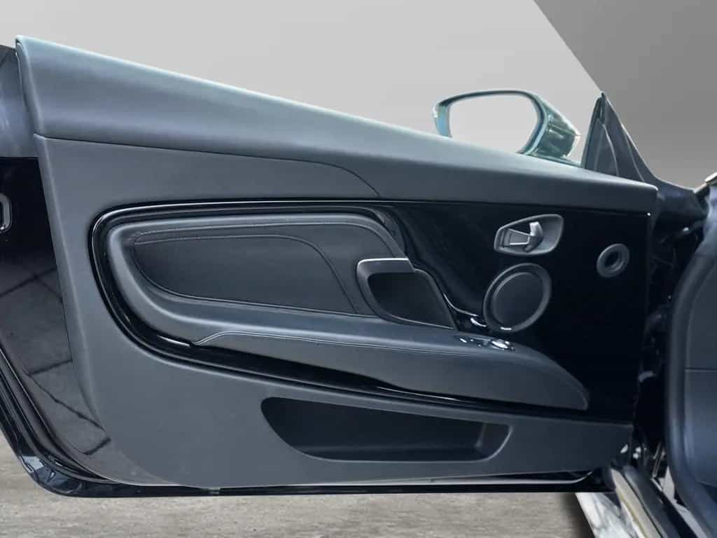 Aston Martin DBS Superleggera Coupe Onyx Black - B&O BeoSound 08/2020-photo-22
