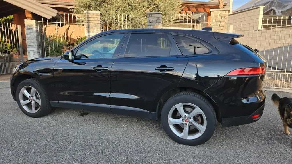 Jaguar F-Pace 2.0 D 180 CV AWD Portfolio 07/2017-photo-1