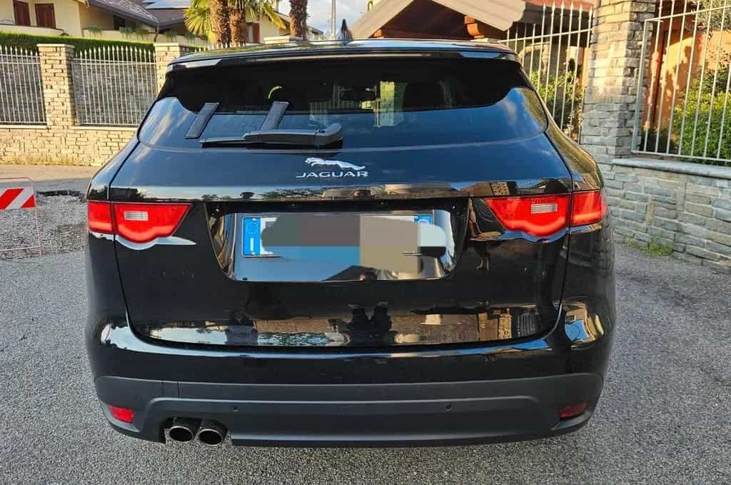 Jaguar F-Pace 2.0 D 180 CV AWD Portfolio 07/2017-photo-2