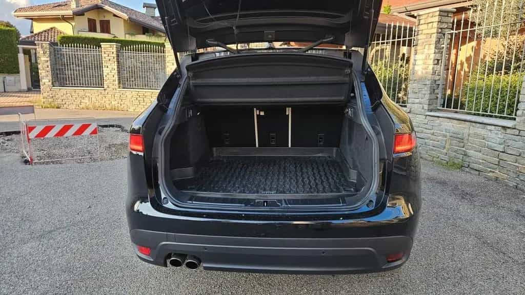 Jaguar F-Pace 2.0 D 180 CV AWD Portfolio 07/2017-photo-3