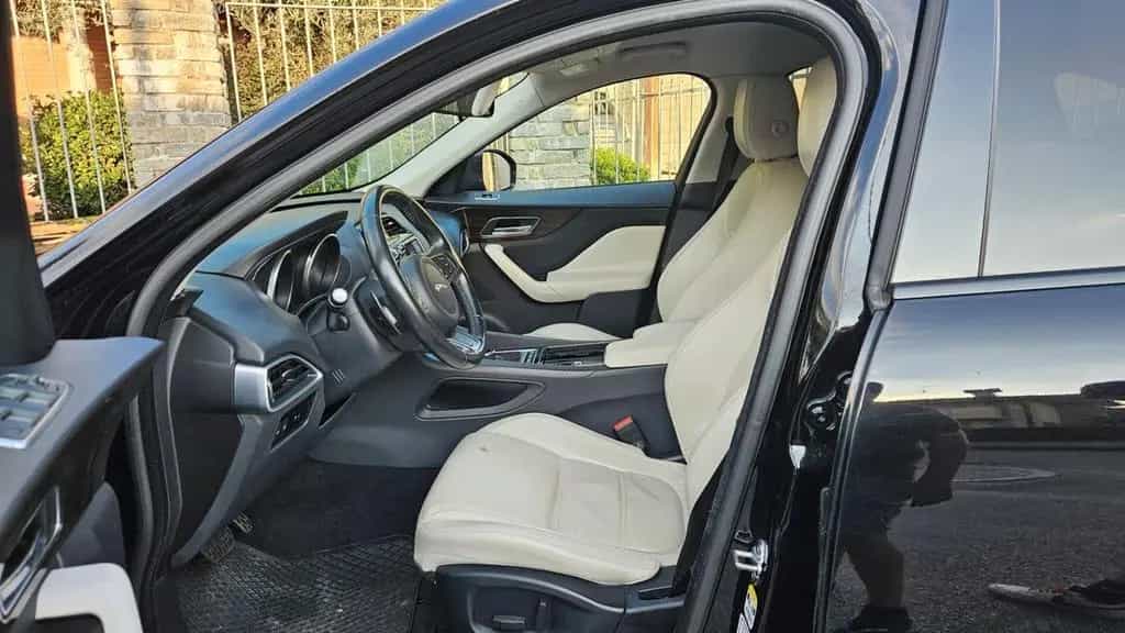 Jaguar F-Pace 2.0 D 180 CV AWD Portfolio 07/2017-photo-4