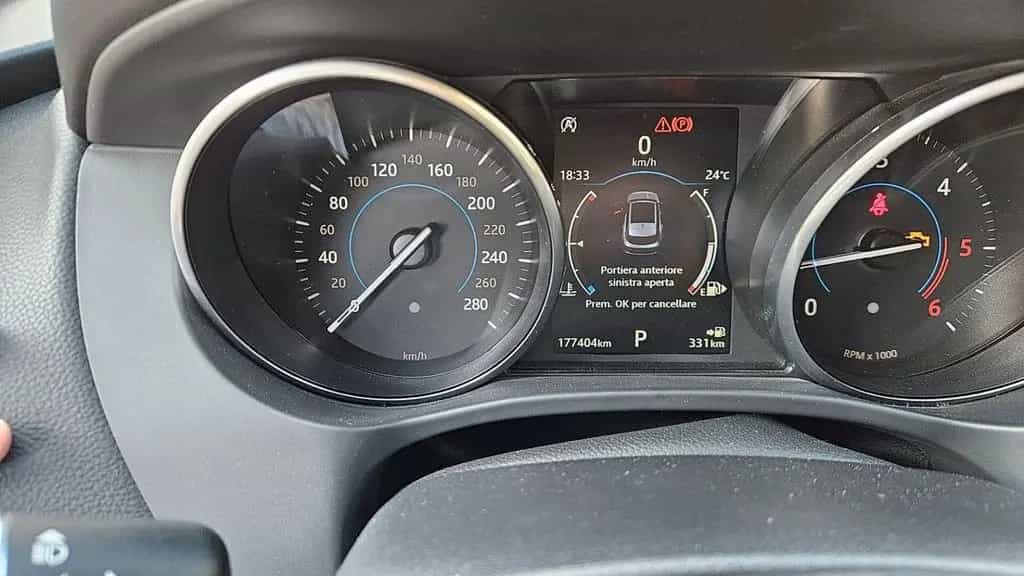 Jaguar F-Pace 2.0 D 180 CV AWD Portfolio 07/2017-photo-8