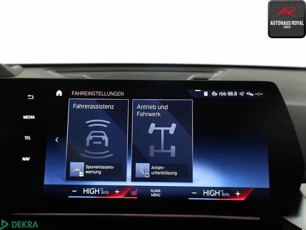 BMW X1 sDrive18d XLINE PANO,HUD,360°,KEYLESS,ACC,AHK 02/2023-photo-16
