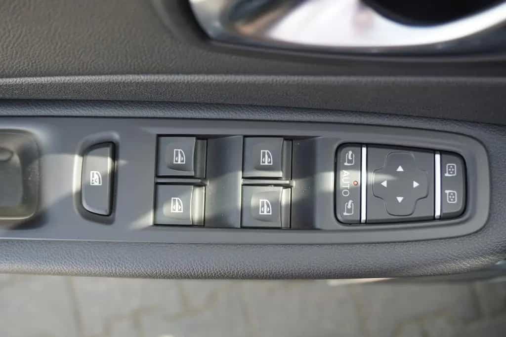 Renault Captur 1.3 TCE BOSE Edition LED Navi PDC Kamera 08/2019-photo-18