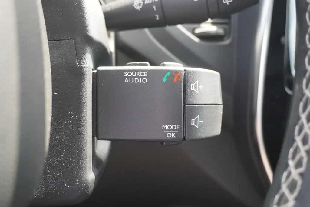 Renault Captur 1.3 TCE BOSE Edition LED Navi PDC Kamera 08/2019-photo-25