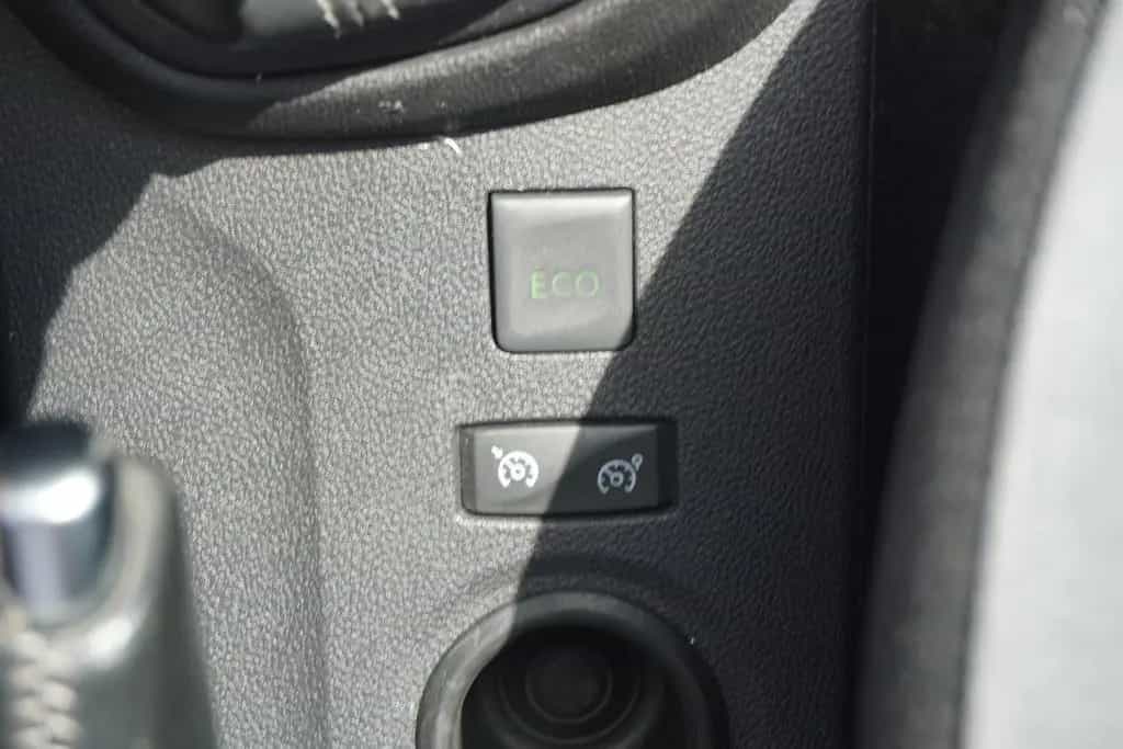 Renault Captur 1.3 TCE BOSE Edition LED Navi PDC Kamera 08/2019-photo-31