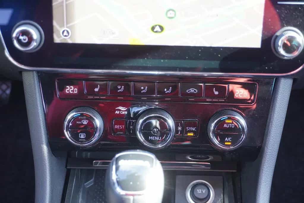Skoda Superb Combi 2.0 TSI DSG Style LED Navi ACC AHK 11/2022-photo-19