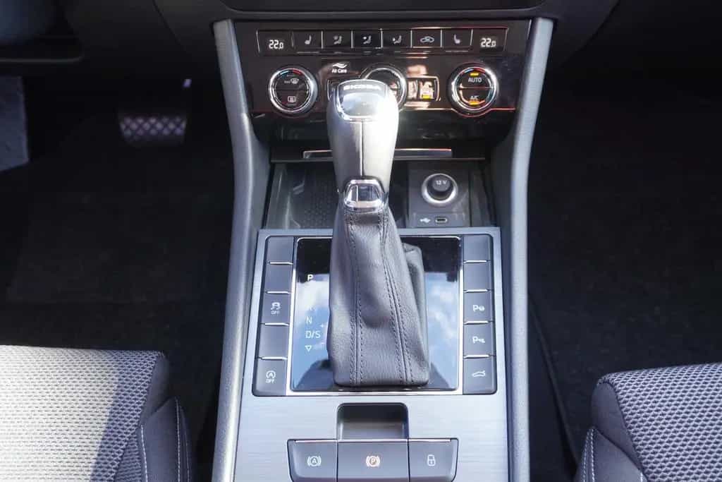 Skoda Superb Combi 2.0 TSI DSG Style LED Navi ACC AHK 11/2022-photo-23