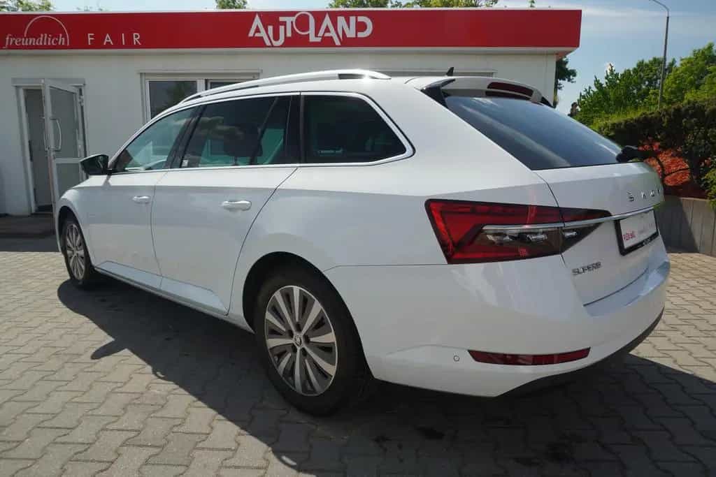 Skoda Superb Combi 2.0 TSI DSG Style LED Navi ACC AHK 11/2022-photo-3