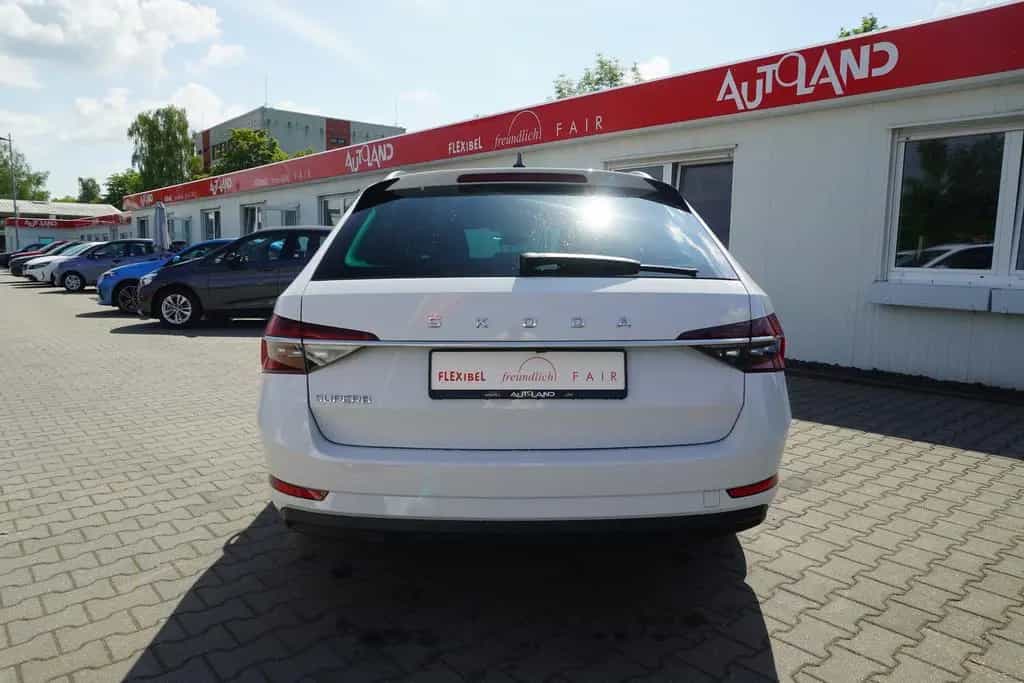 Skoda Superb Combi 2.0 TSI DSG Style LED Navi ACC AHK 11/2022-photo-4