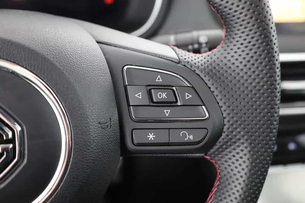 MG HS 1.5 T-GDI Luxury Aut. LED ACC Navi 360° Pano 02/2024-photo-14