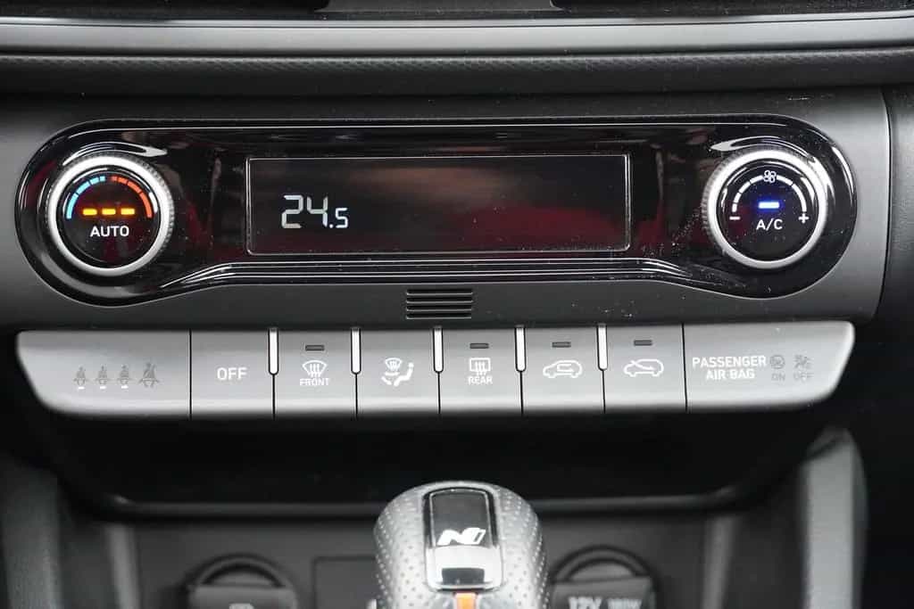 Hyundai KONA 1.6 T-GDI N Line Klimaaut. LED Kamera 08/2021-photo-16