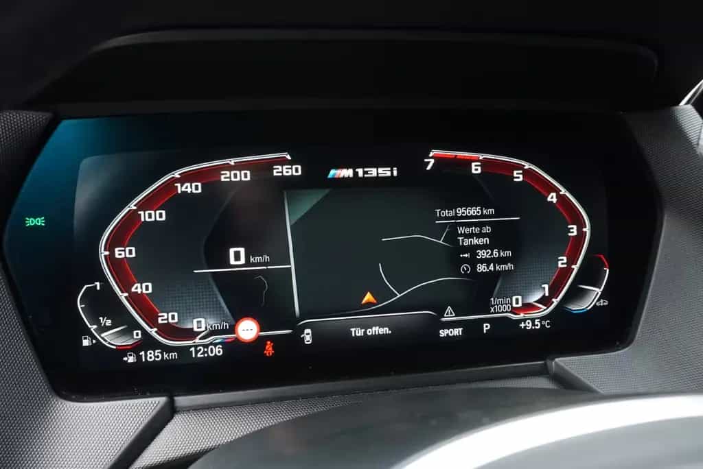 BMW M135 i xD HUD Schalensitz E.Klappe Kamera H/K ACC 03/2020-photo-28