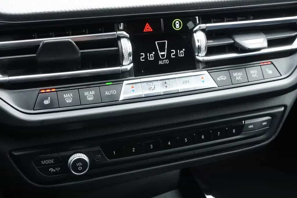 BMW M135 i xD HUD Schalensitz E.Klappe Kamera H/K ACC 03/2020-photo-34