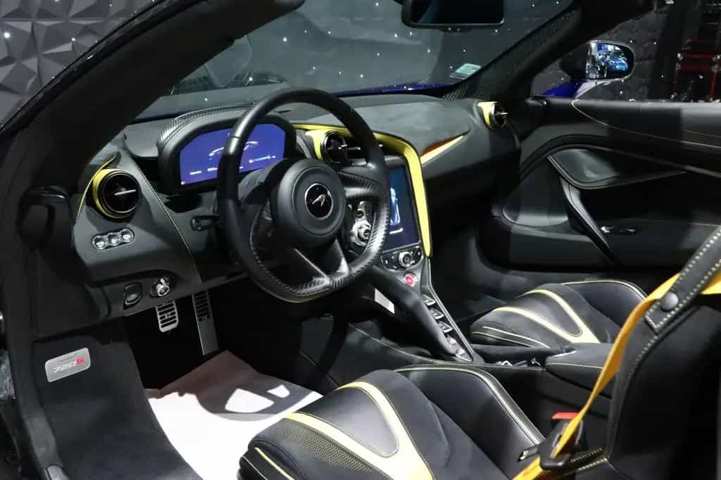 McLaren 720S Spider - MSO - Carbon - Lift - B&W 02/2020-photo-7