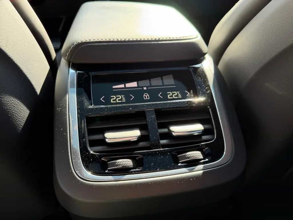 Volvo XC60 R-Design B5 AWD El. Panodach Navi Leder Dig 06/2022-photo-12