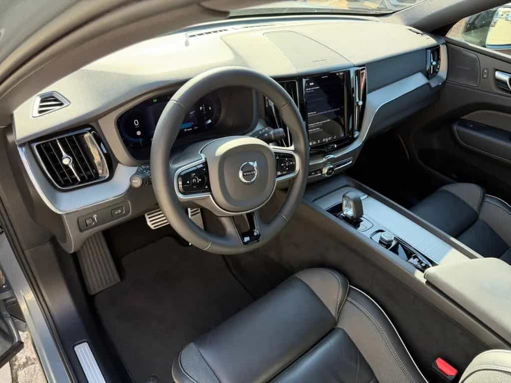Volvo XC60 R-Design B5 AWD El. Panodach Navi Leder Dig 06/2022-photo-9