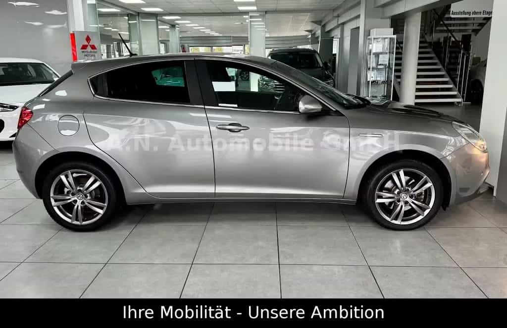 Alfa Romeo Giulietta Super 1.4 Turbo*Navi*SHZ*Leder*Memory 05/2018-photo-3