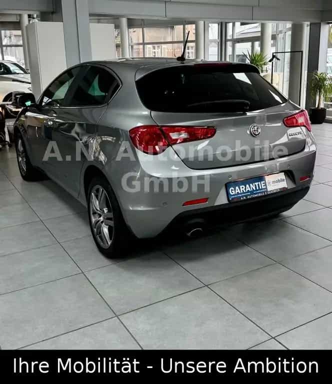 Alfa Romeo Giulietta Super 1.4 Turbo*Navi*SHZ*Leder*Memory 05/2018-photo-5
