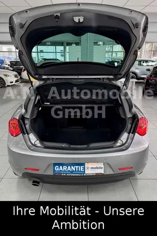 Alfa Romeo Giulietta Super 1.4 Turbo*Navi*SHZ*Leder*Memory 05/2018-photo-8