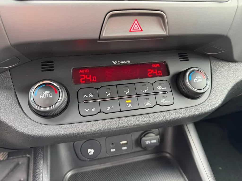 Kia Sportage 1.6 GDi Navi Kamera Tempomat Bluetooth 08/2015-photo-23
