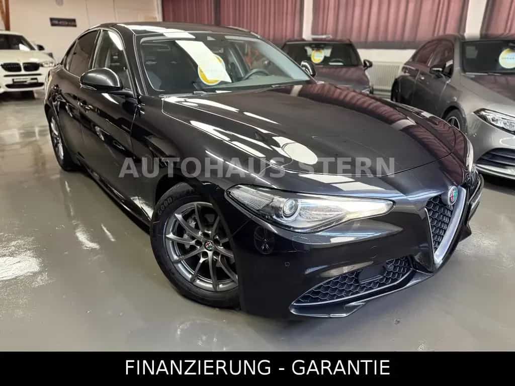 Alfa Romeo Giulia 2.2 JTDM Super 8fach Spur Bi-Xenon DAB 05/2017-photo-0