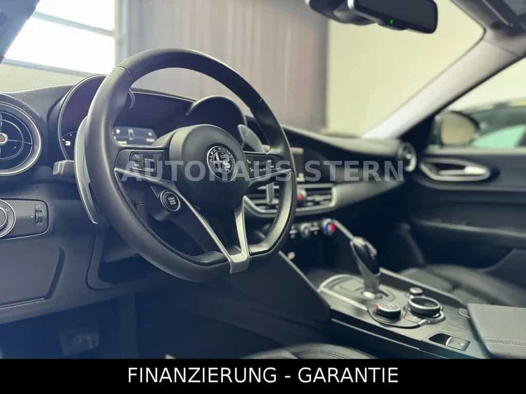 Alfa Romeo Giulia 2.2 JTDM Super 8fach Spur Bi-Xenon DAB 05/2017-photo-12