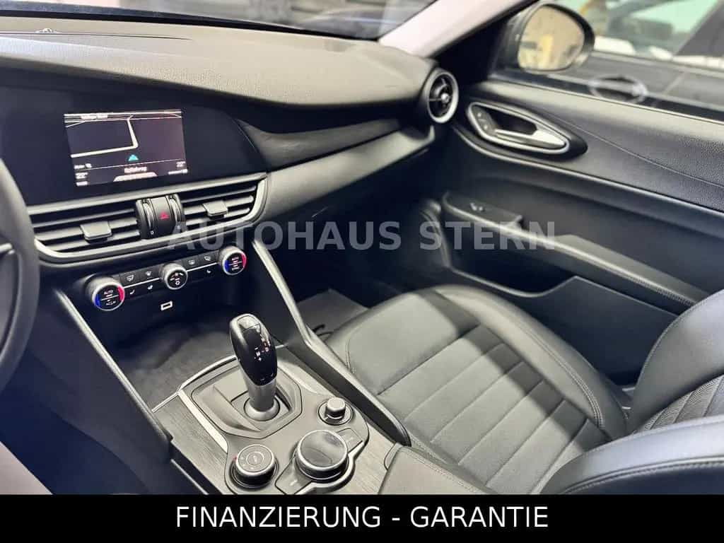 Alfa Romeo Giulia 2.2 JTDM Super 8fach Spur Bi-Xenon DAB 05/2017-photo-13