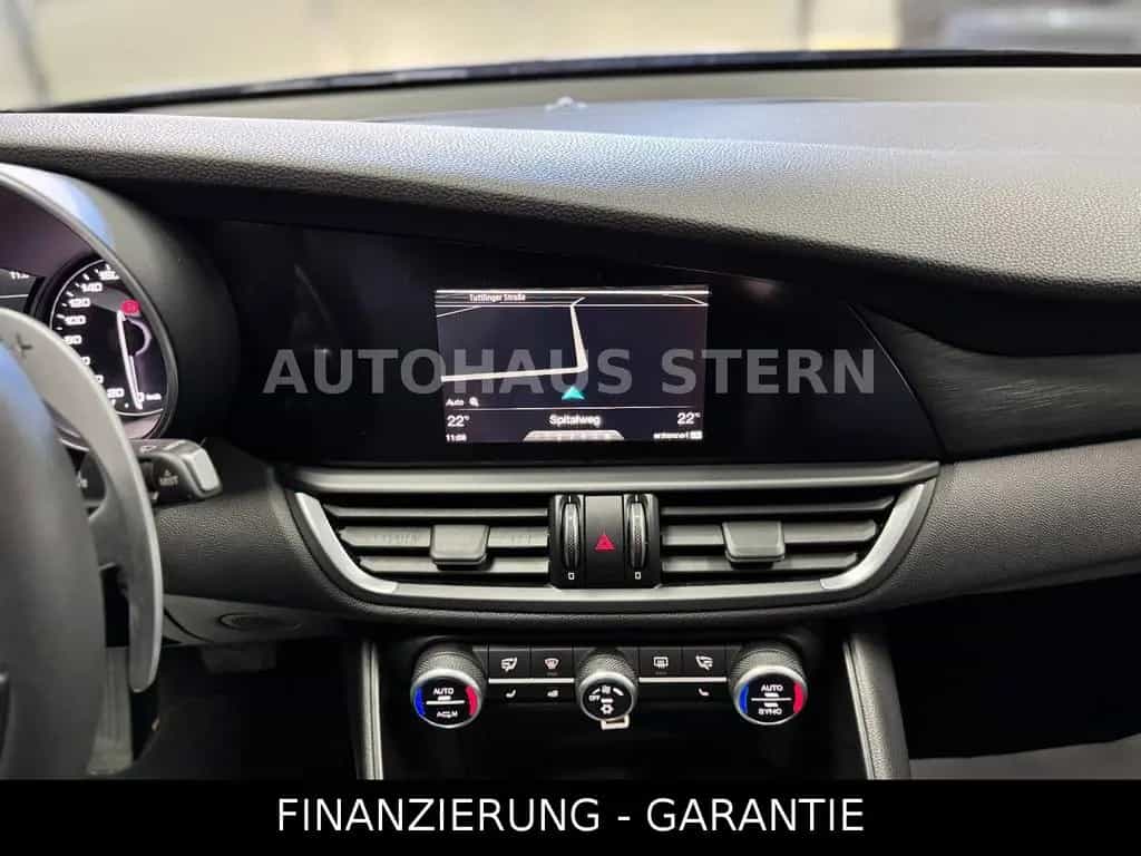 Alfa Romeo Giulia 2.2 JTDM Super 8fach Spur Bi-Xenon DAB 05/2017-photo-15