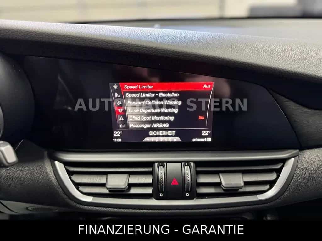 Alfa Romeo Giulia 2.2 JTDM Super 8fach Spur Bi-Xenon DAB 05/2017-photo-17