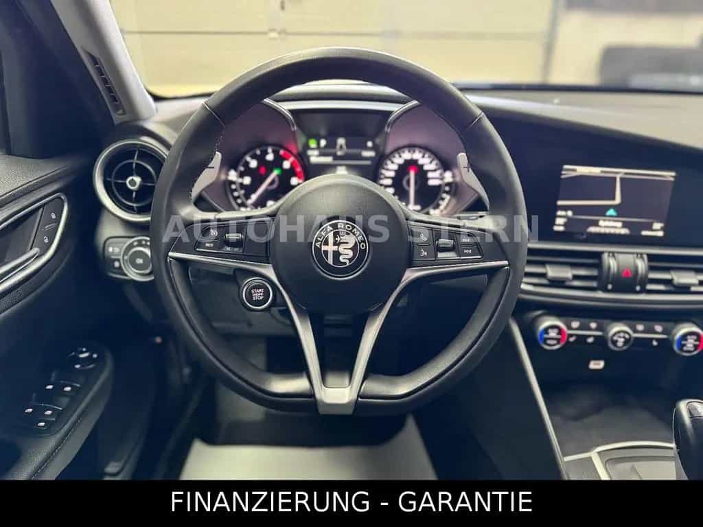 Alfa Romeo Giulia 2.2 JTDM Super 8fach Spur Bi-Xenon DAB 05/2017-photo-18