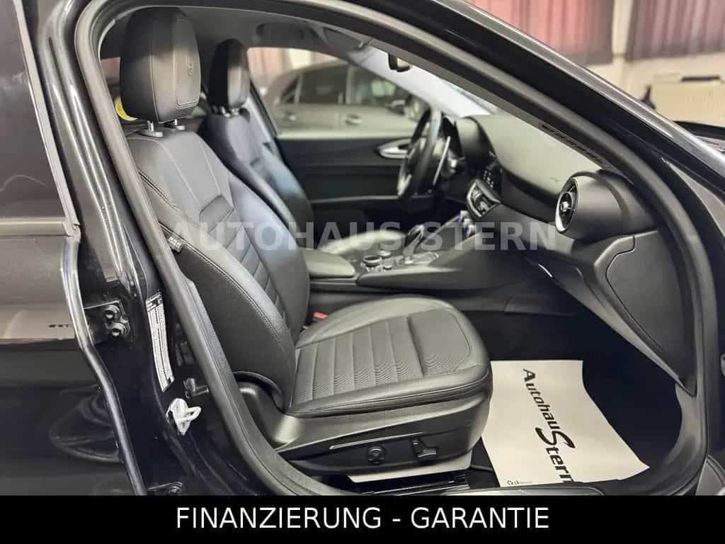 Alfa Romeo Giulia 2.2 JTDM Super 8fach Spur Bi-Xenon DAB 05/2017-photo-24