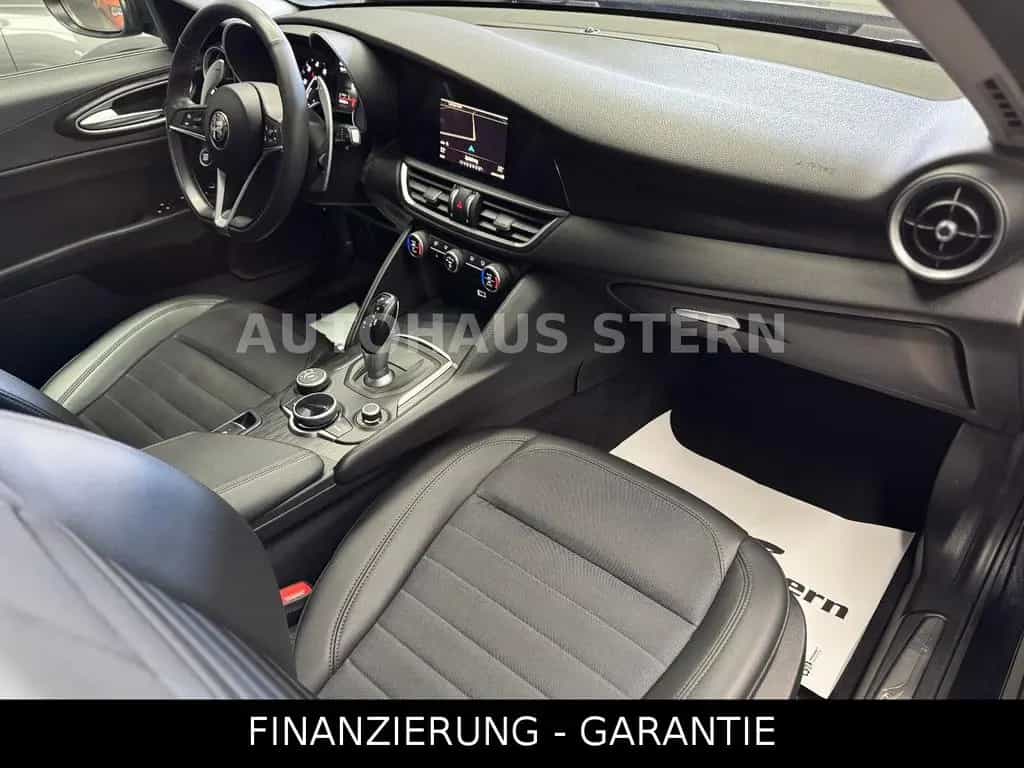 Alfa Romeo Giulia 2.2 JTDM Super 8fach Spur Bi-Xenon DAB 05/2017-photo-25