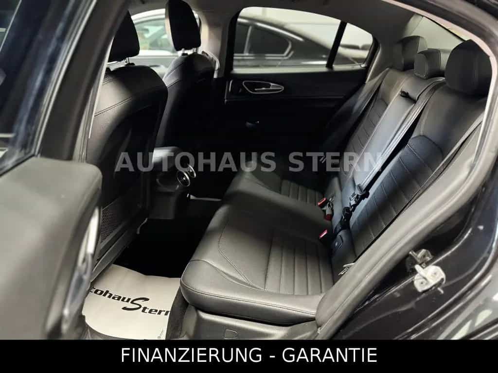 Alfa Romeo Giulia 2.2 JTDM Super 8fach Spur Bi-Xenon DAB 05/2017-photo-26